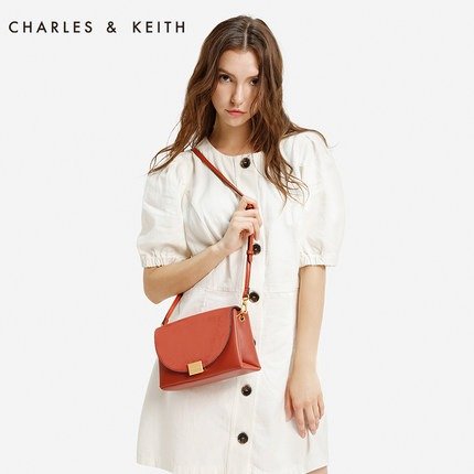 CHARLES＆KEITH女士单肩包CK2-80780609 圆弧翻盖设计纯色斜挎包
