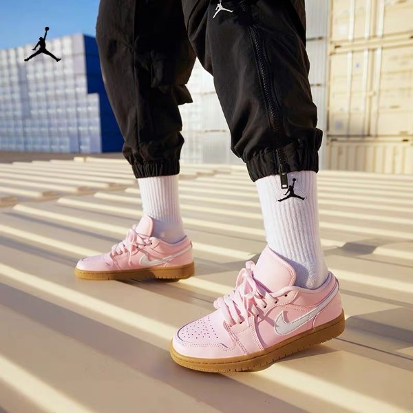 Air Jordan 1 Low "Arctic Pink Gum" sneakers