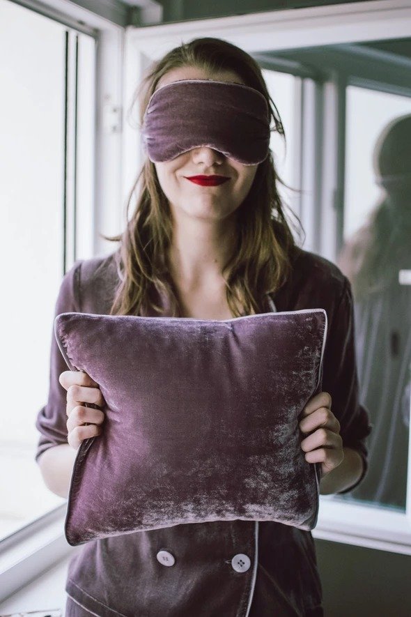 Silk-Velvet Eyemask + Pillow Travel Set-Mauve Sea Fog