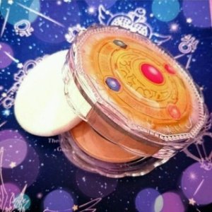 美少女战士25周年纪念限量版 凡尔赛 肌莹浪漫奇迹 蜜粉饼