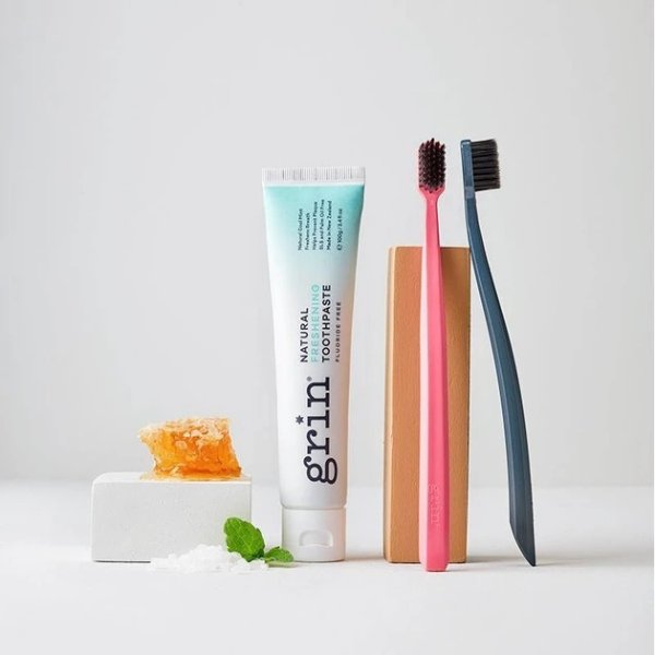 Grin Freshening Toothpaste & Twin Pack Bio Toothbrush Set