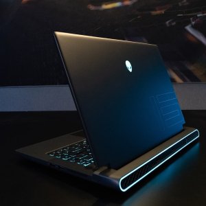 Alienware m15R7 Laptop