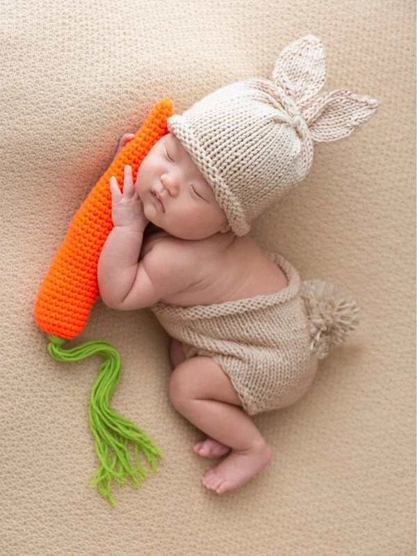 Newborn Unisex Pom Pom Back Knitted Shorts & Hat & Carrot Toy Photography Set