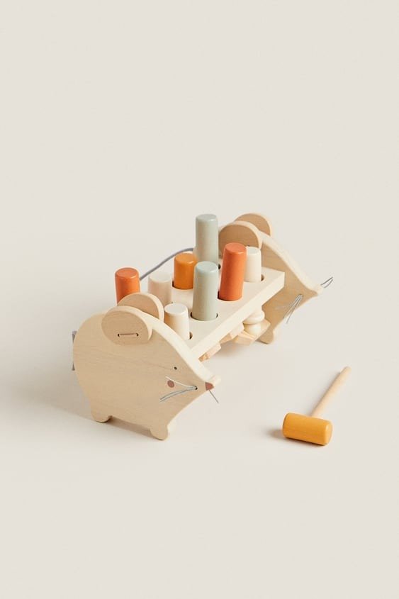 MOUSE-SHAPED HAMMER AND PEG TOY