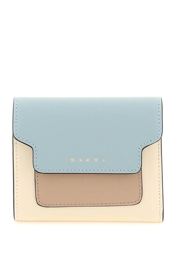 bi-fold wallet with flap