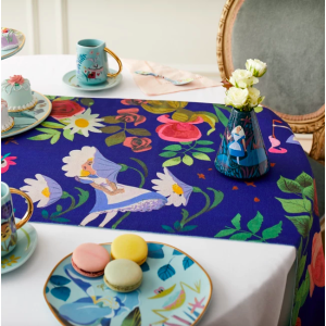 Disney Alice in Wonderland 桌旗