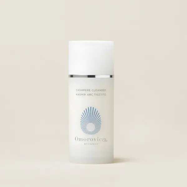 CASHMERE CLEANSER Cleanse and soothe sensitive skin with a blend of luxurious ingredients