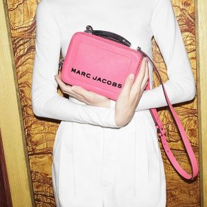 10周年独家：Marc Jacobs 美包折上折热卖 收百搭小挎包