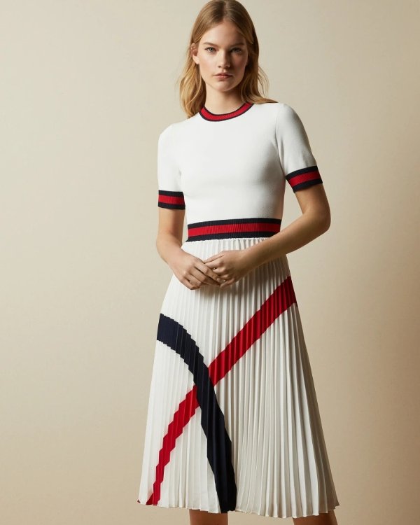 FYNLIE Knitted dress with pleated skirt