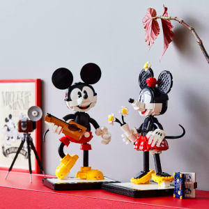 迪士尼x乐高 联合推出米奇和米妮大型立偶 共1,739块颗粒