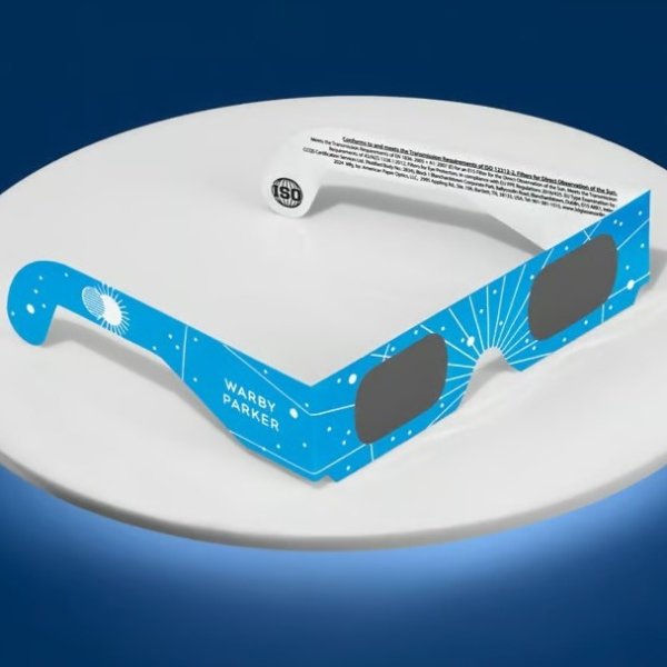 快来Warby Parker领免费日食眼镜！