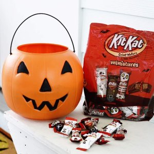 KIT KAT Halloween Chocolate Candy, Spooky Miniatures, Perfect for Halloween Decorations, 36 Ounce Bulk Candy