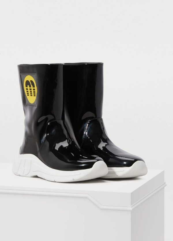 Patent rain boots