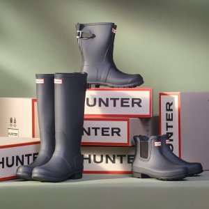 Hunter 时尚雨靴专场 防水保暖雪靴$59，短款亮面靴$62