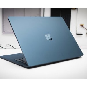Microsoft Surface Laptop (Intel Core i5, 8GB RAM, 256GB)