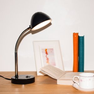 Mainstays 3.5 Watt LED Desk Lamp with USB Port, Gooseneck, Black