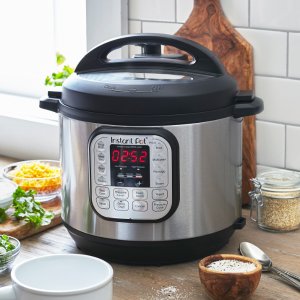 Instant Pot Duo 6 Qt 7-in-1 Multi- Use Programmable Pressure Cooker