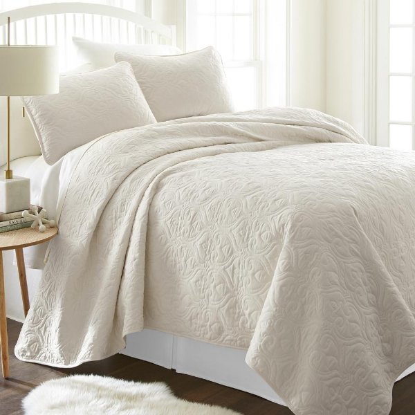Damask Ivory Microfiber Queen Performance Quilted Coverlet Set