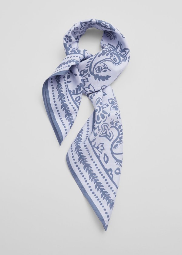 蓝白花纹方巾