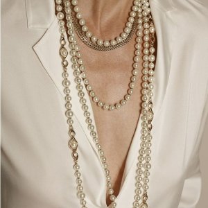 Macys 饰品闪购，淡水珍珠耳钉$14，Givenchy水晶手链$27