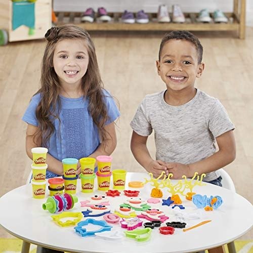 Pinkfong Baby Shark Set with 12 Non-Toxic Cans