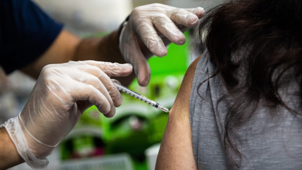 Moderna重新向FDA申请授权其新冠疫苗加强针用于所有成年人