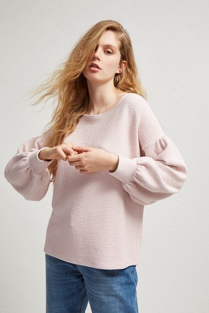 虾粉色毛衣