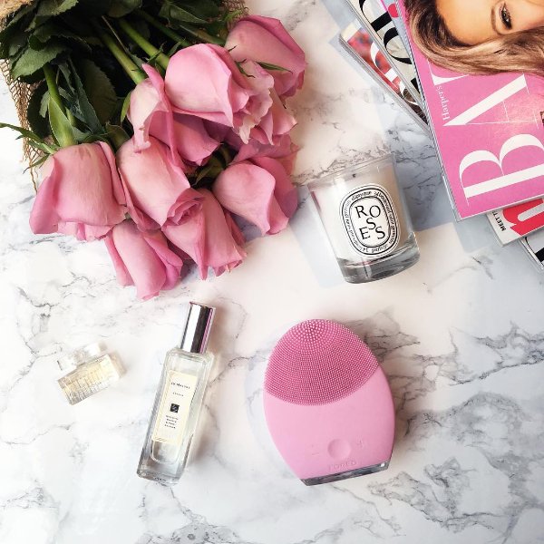 LUNA 2 Facial Cleansing Brush and Anti Aging Device | FOREO