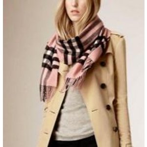 BURBERRY Classic Cashmere Scarf in Check - Ash Rose