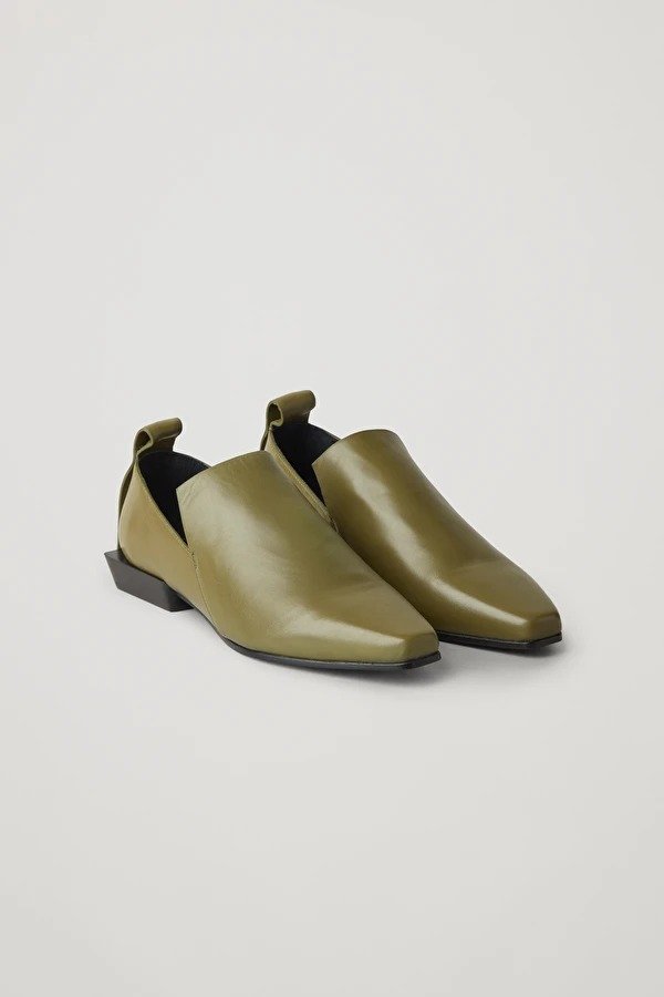 POINTED LEATHER LOAFERS