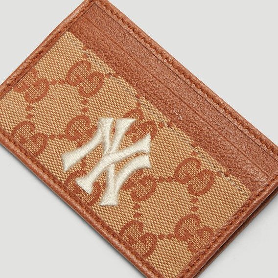 NY Yankees™ GG Card Holder in Brown