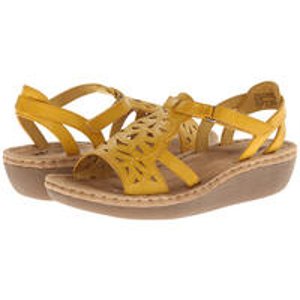 Comfy sandals from Crocs, B.O.C, Clarks and more @ 6pm
