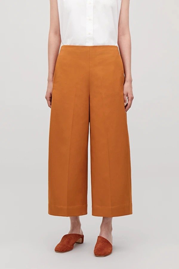 VOLUMINOUS TROUSERS WITH ZIP DETAIL