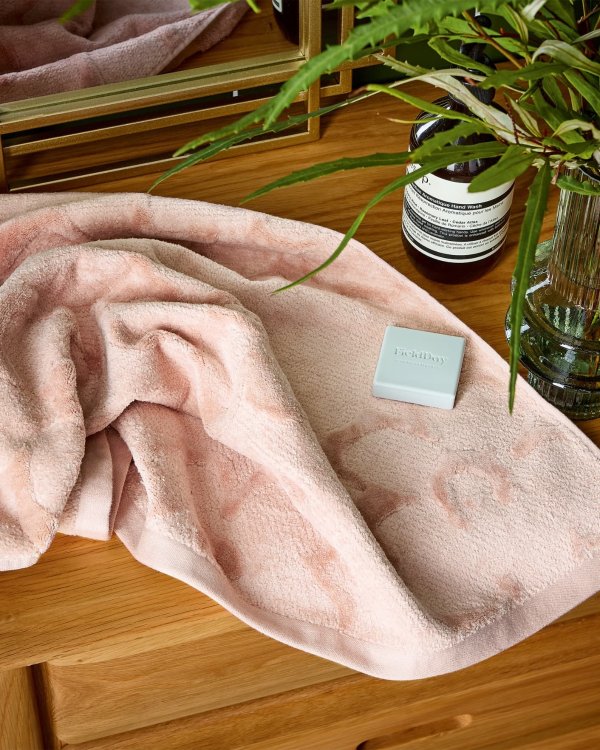 粉色木兰花浴巾