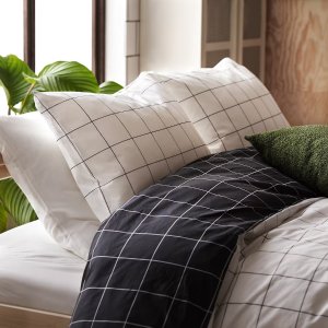 IkeaVITKLOVER Duvet cover and pillowcase(s), white black/check, King