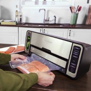 The FoodSaver® 5800 Series 2-In-1 Automatic Bag-Making Vacuum Sealing System
