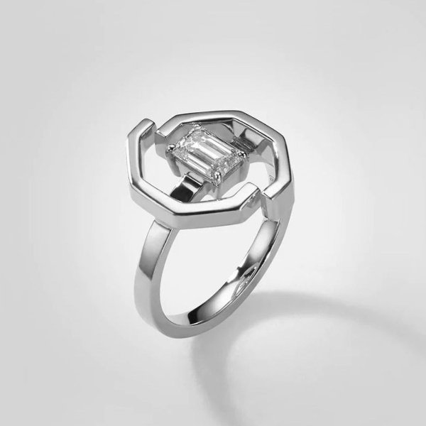 Ame Angles 18K White Gold, Lab-Grown Diamond 0.68ct. Signature Ring Sz. 5.75