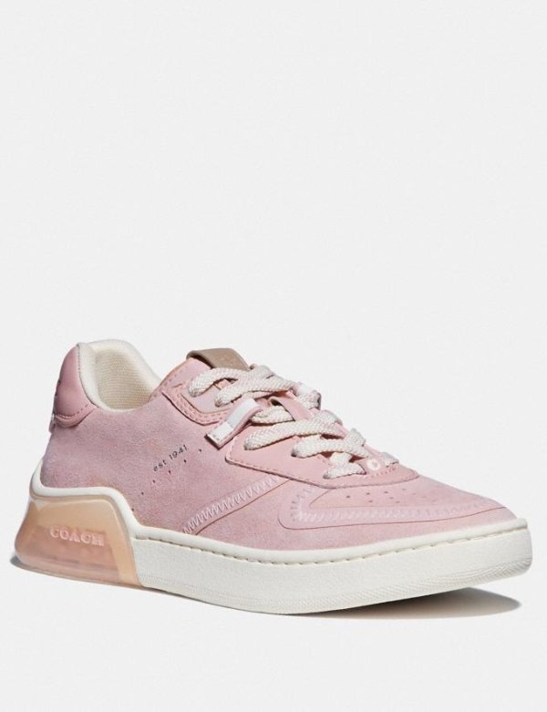 樱花粉运动鞋