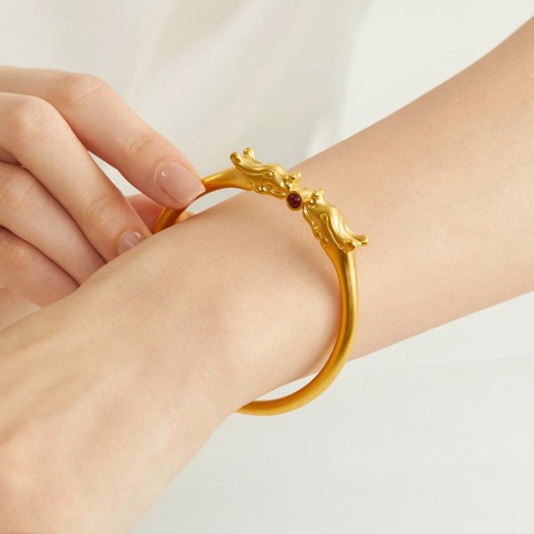 Cultural Blessings 999.9 Gold Bangle - 92316K | Chow Sang Sang Jewellery