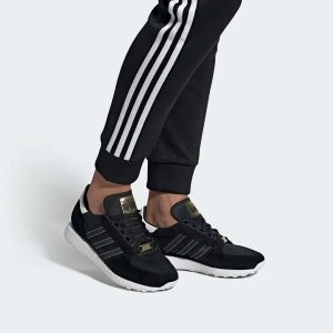 Adidas码全黑色运动鞋