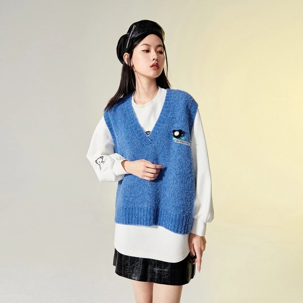 Bear Pins Label Decor Knit Vest | Peacebird Women Fashion