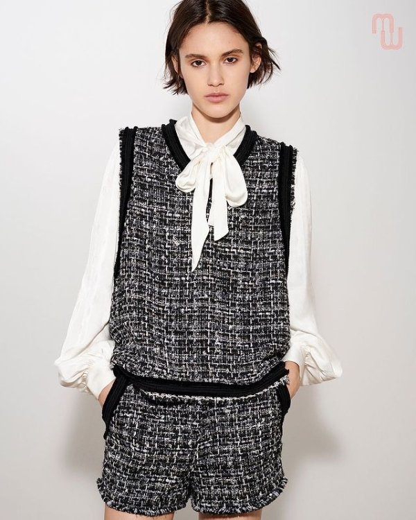 120LIACO Tweed-style top, contrast fringed trims