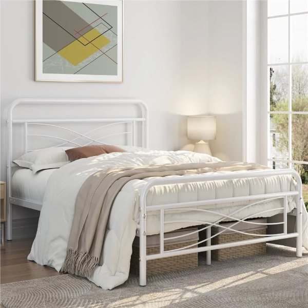 Vintage Metal Bed with Criss-Cross Design,Queen,White