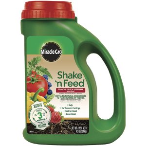Miracle-Gro Continuous Release Plant Food Shake 'N Feed