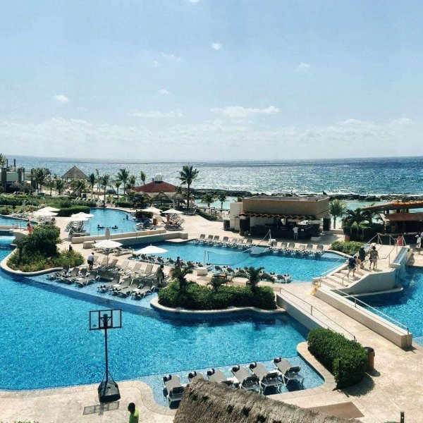 hrhrivieramaya_47585876_2020690711355865_85787336436777321_n.jpg