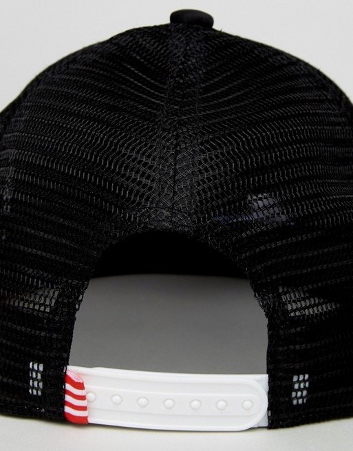 adidas Originals adicolor Trucker Cap In Red