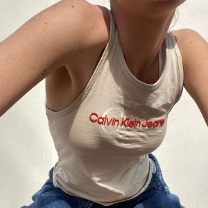 Calvin Klein 全场美衣热卖 运动内衣$19 T恤裙$41