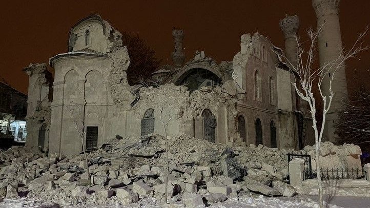 土耳其和叙利亚发生百年一遇的强烈地震，死亡人数超过5000人