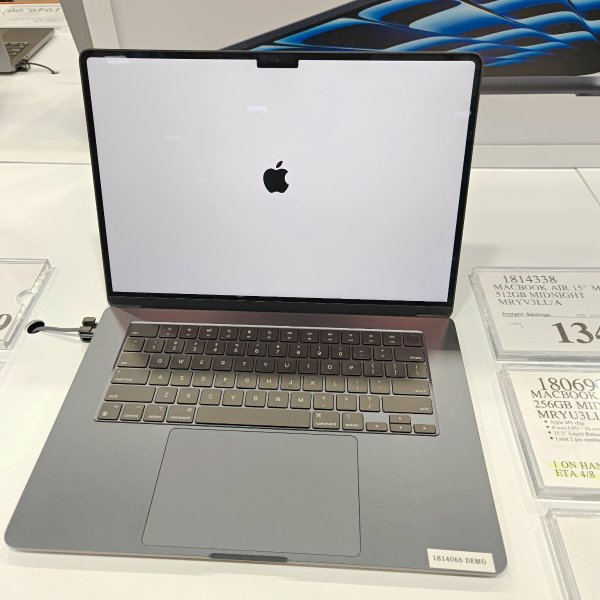 MacBook Air (15.3-inch) - Apple M3 Chip with 8-core CPU and 10-core GPU, 8GB, 512GB