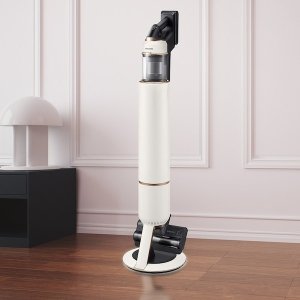 Samsung Bespoke Jet Cordless Stick Vacuum with All-in-One Clean Station® and Spray Spinning Sweeper in Santorini Beige